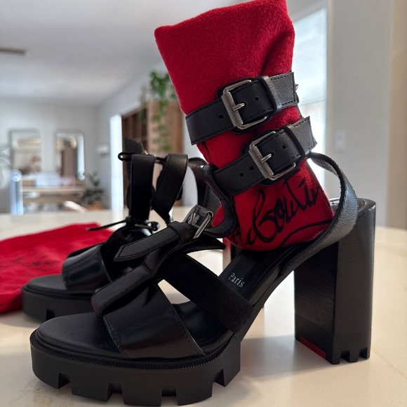 Christina Loubotin Belted T strap - Picture 2 of 3